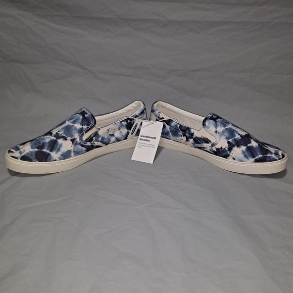 "NWT" Old Navy Tie-Dye Slip-on Sneakers Women's 11 Blue & White Cushioned Insole - Picture 3 of 13